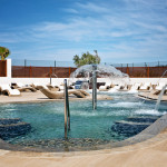 exterior-piscina-chorros-hotel-fiesta-palladium